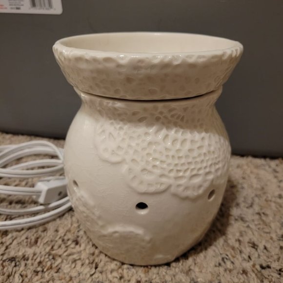 Scentsy Heirloom Warmer - Picture 1 of 3